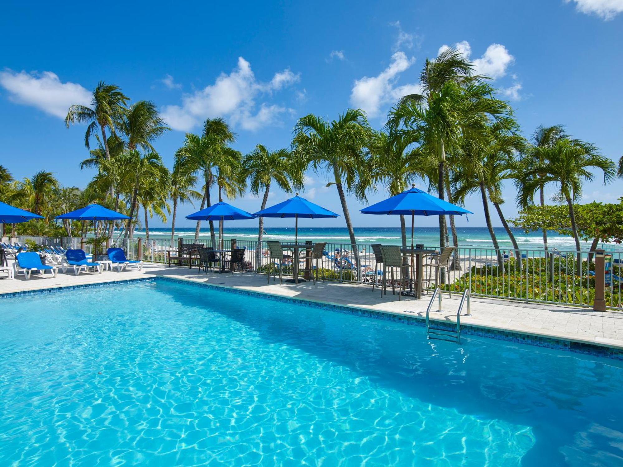 Coconut Court Beach Hotel Крайст-Черч Экстерьер фото