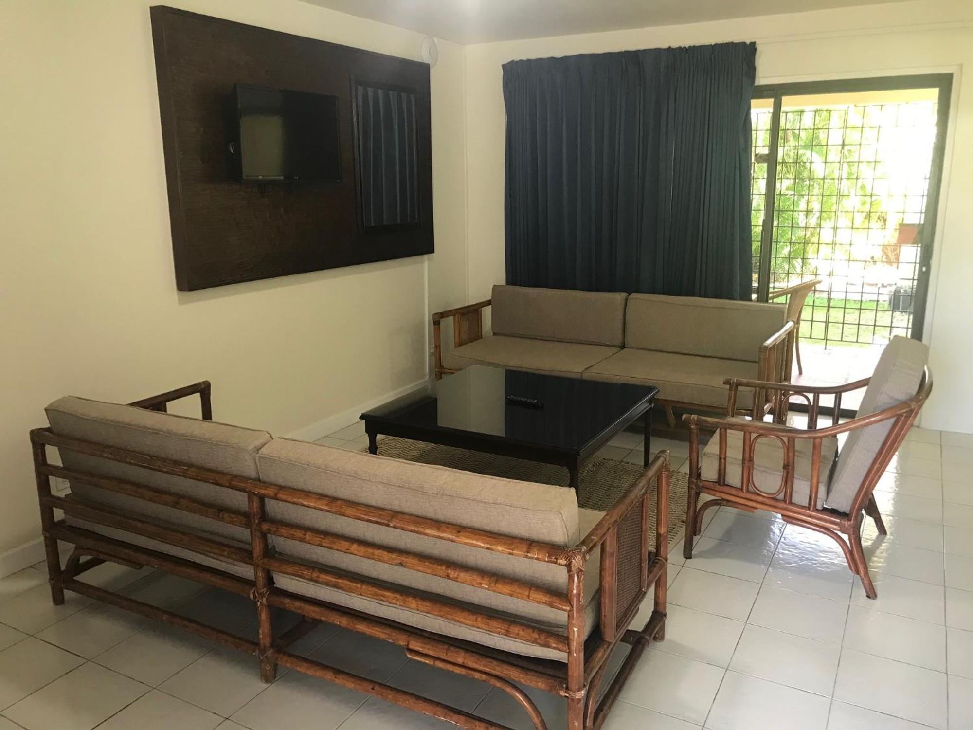 Coconut Court Beach Hotel Крайст-Черч Номер фото