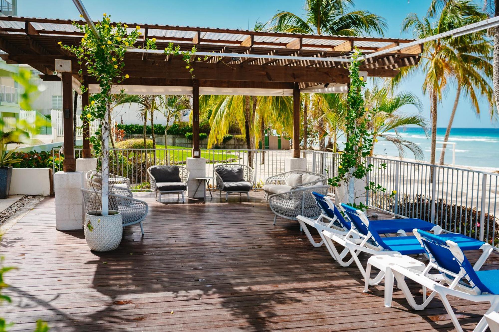 Coconut Court Beach Hotel Крайст-Черч Экстерьер фото